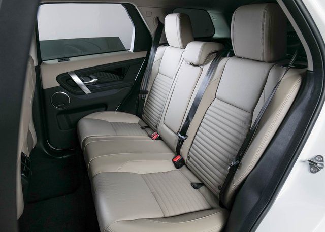 2025 Land Rover Discovery Sport S photo 4