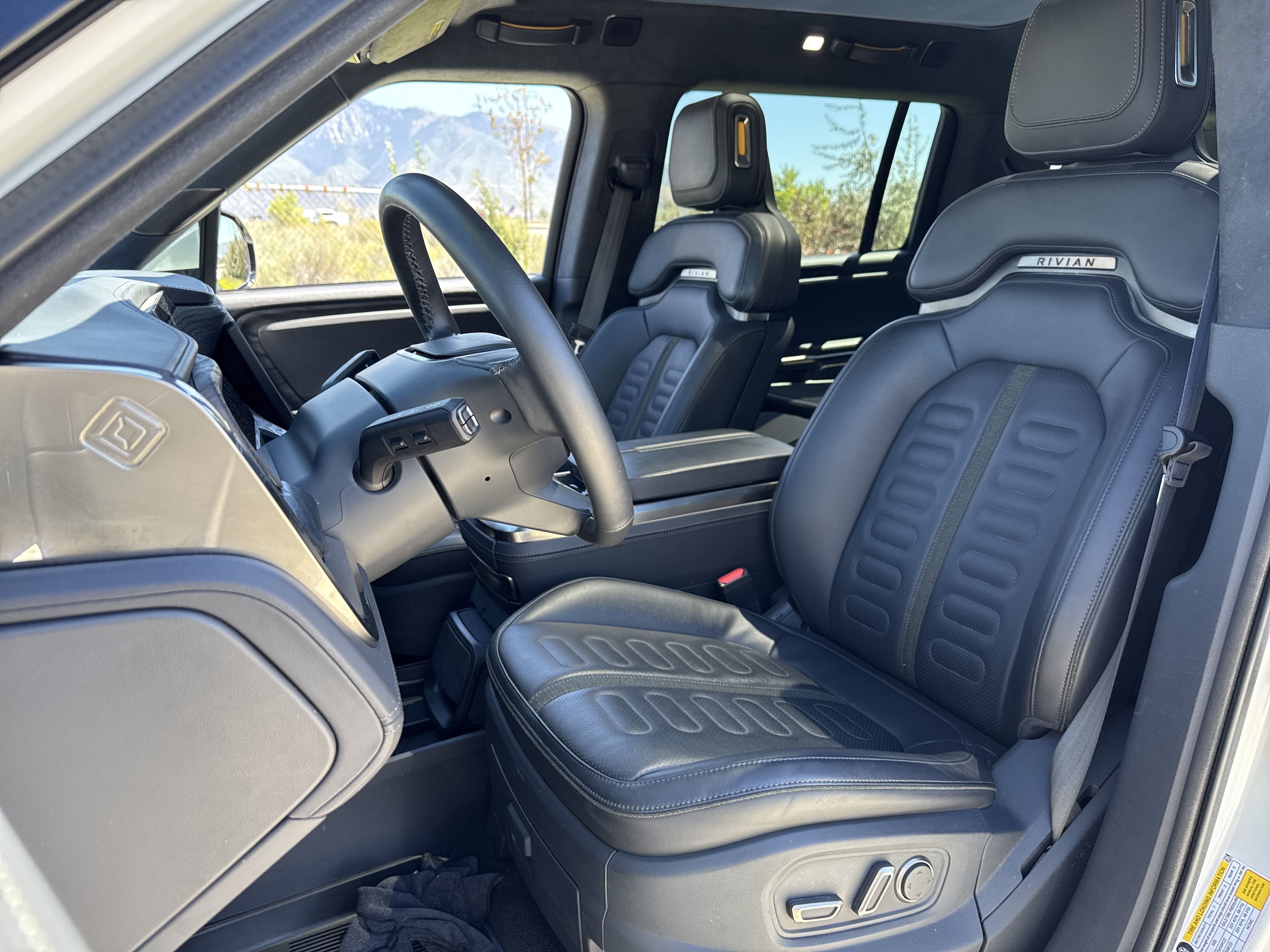 2022 Rivian R1S Launch Edition photo 13