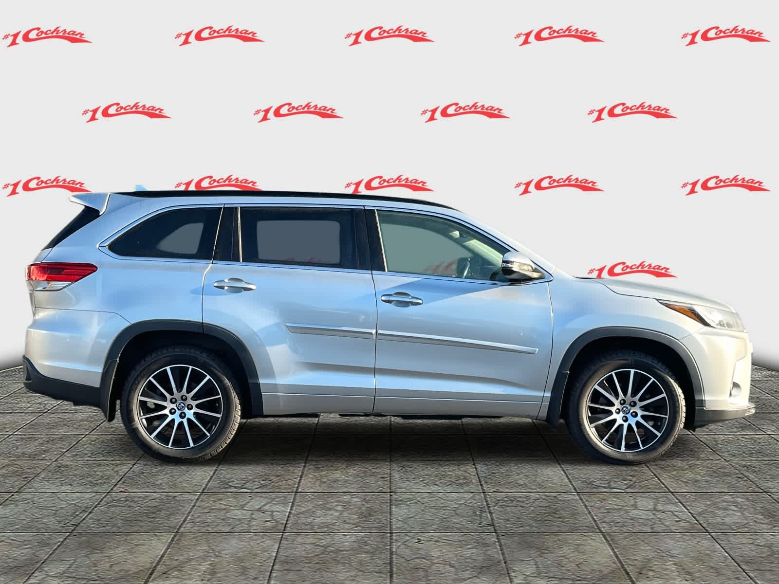 2018 Toyota Highlander SE photo 2