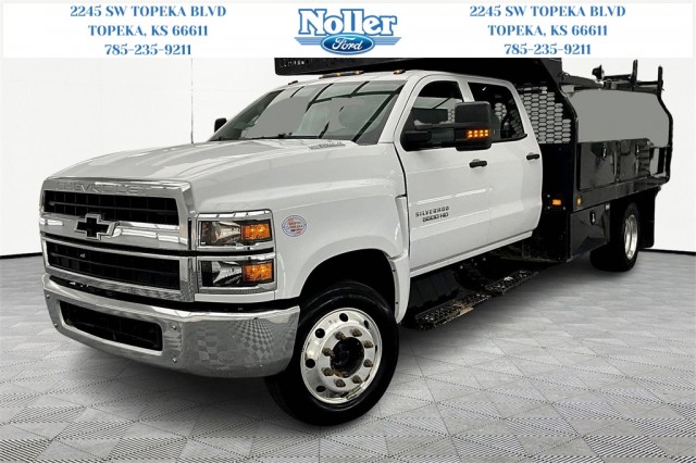 Pre-Owned 2022 Chevrolet Silverado 4500HD Work Truck RWD 4D Crew Cab