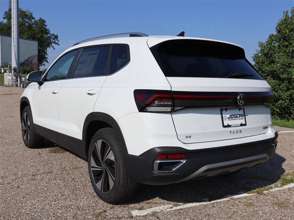 2025 Volkswagen Taos SE photo 3