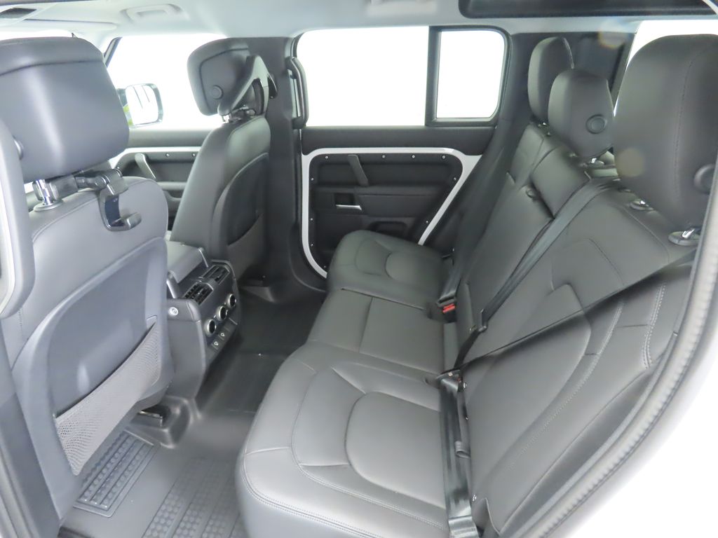 2025 Land Rover Defender 110 S photo 22