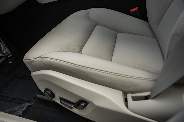 2025 Volvo XC60 Hybrid T8 Plus photo 28