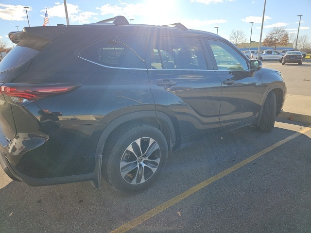 2024 Toyota Highlander photo 4