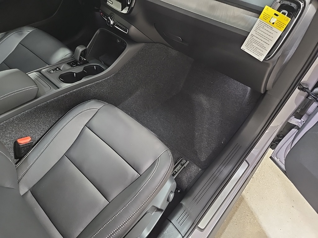 2026 Volvo XC40 Core photo 18