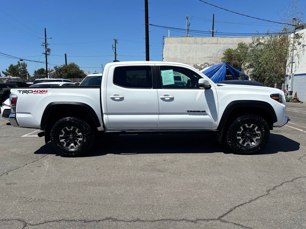 2023 Toyota Tacoma TRD Off-Road photo 2