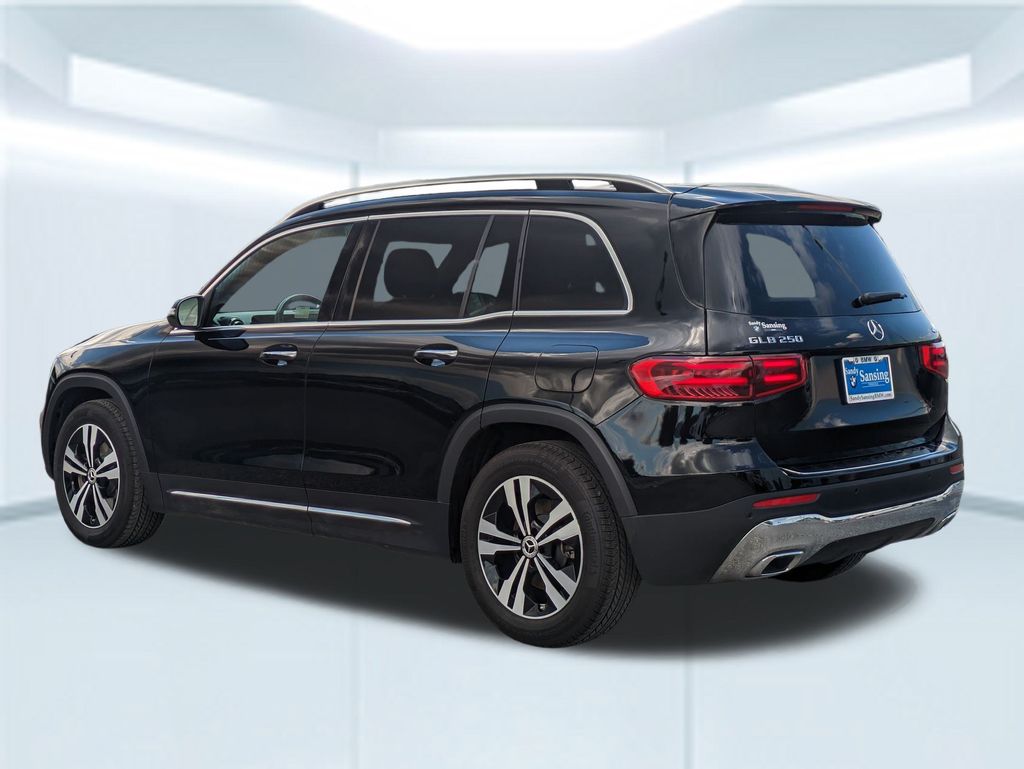 2024 Mercedes Benz GLB 250 4MATIC photo 2