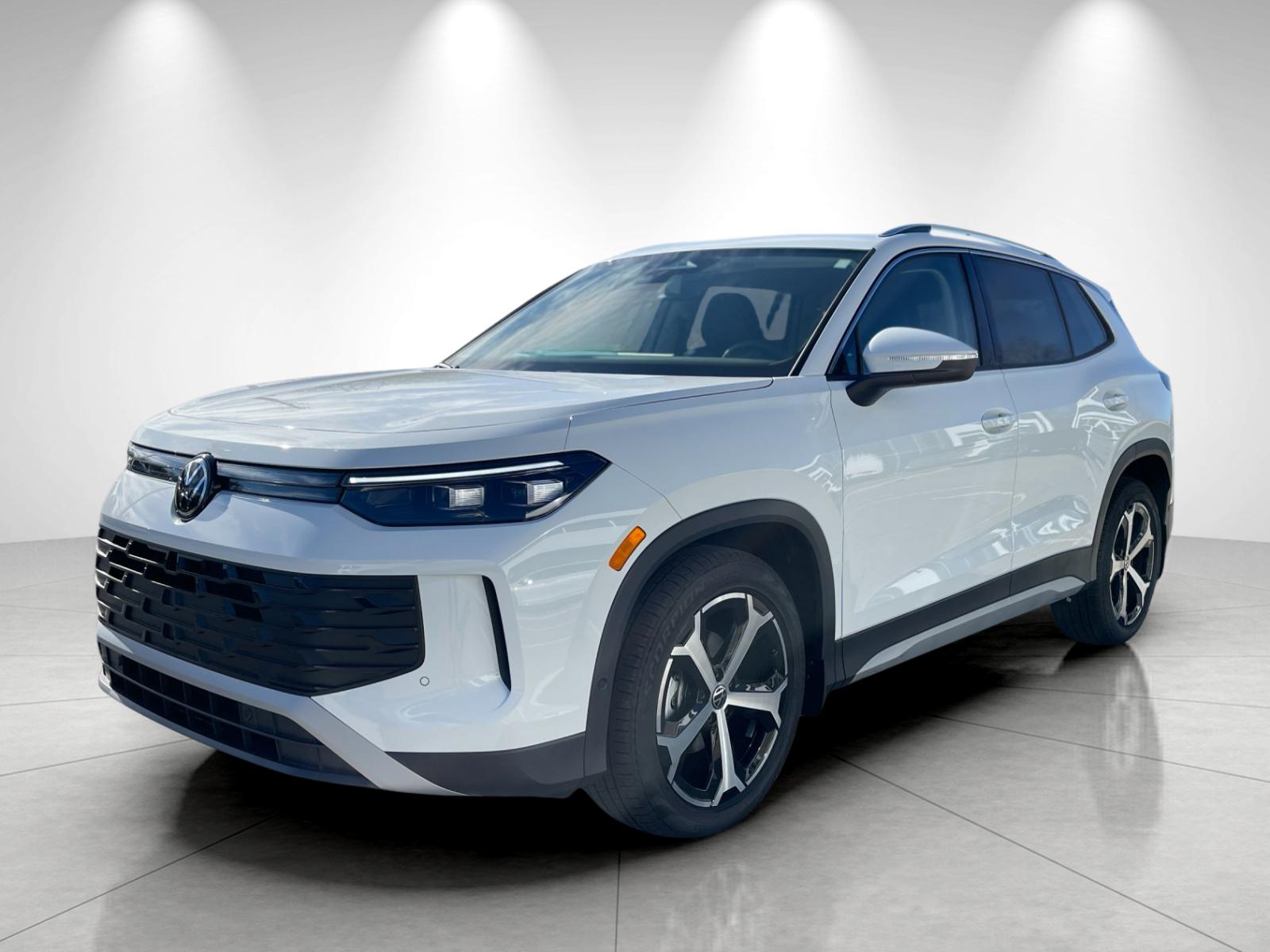 2026 Volkswagen Tiguan SE's photo