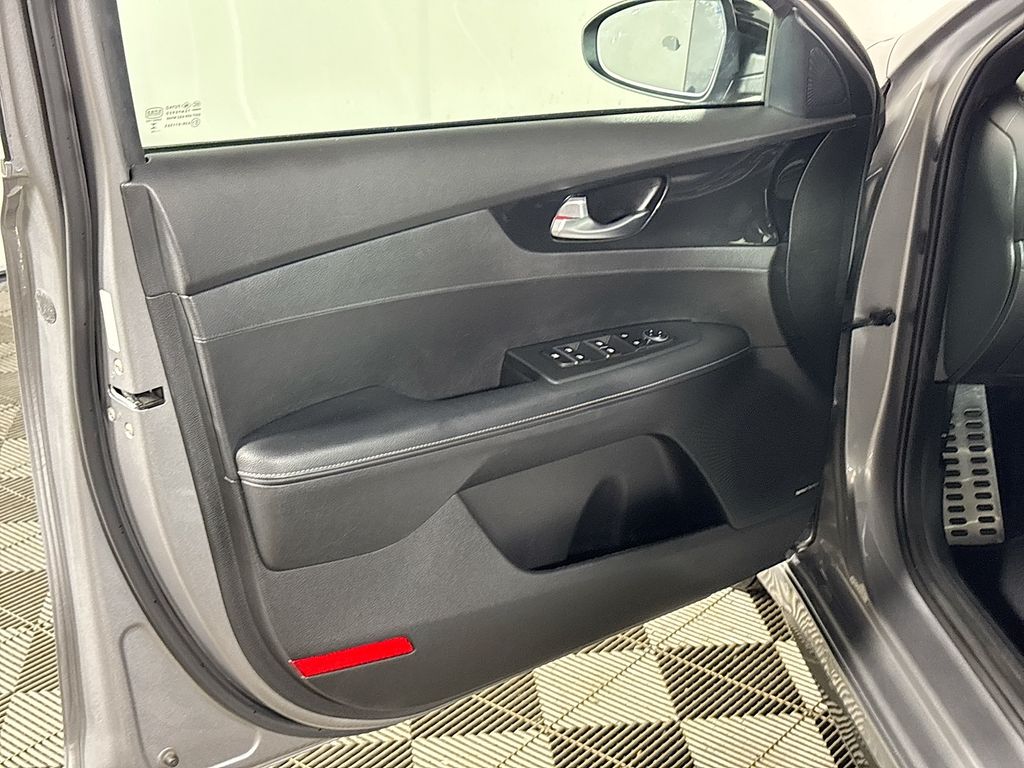 2023 Kia Forte GT-Line photo 9