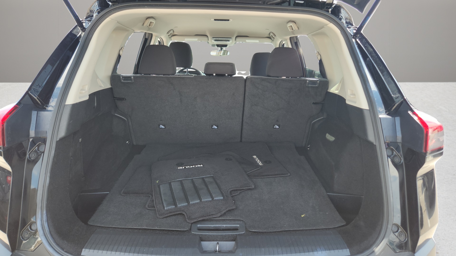 2023 Nissan Rogue SV photo 24