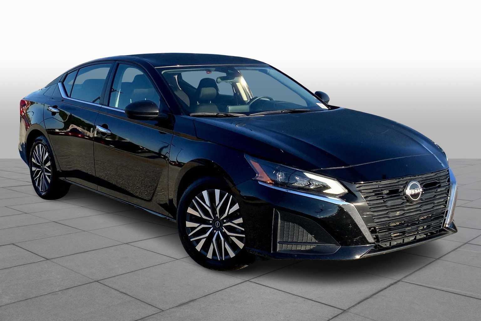 2024 Nissan Altima 2.5 SV photo 2