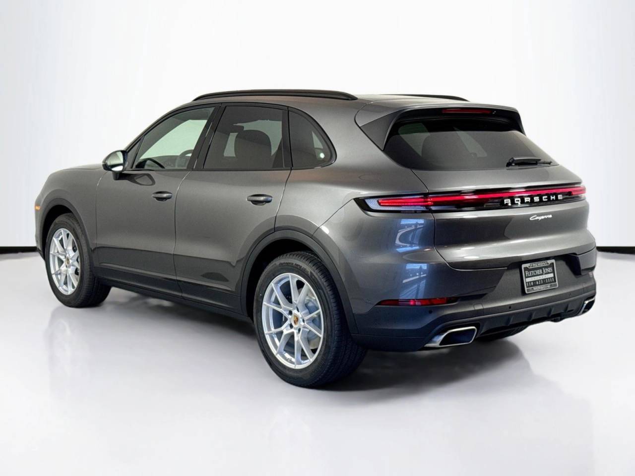 2025 Porsche Cayenne photo 2