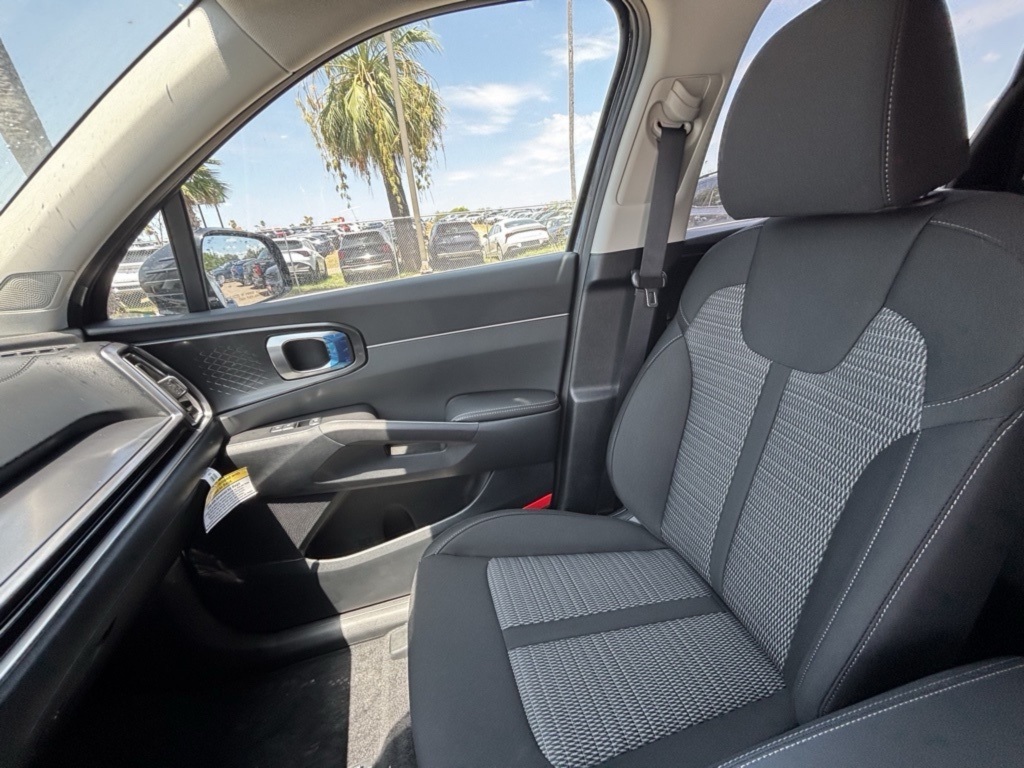 2026 Kia Sorento LX photo 13
