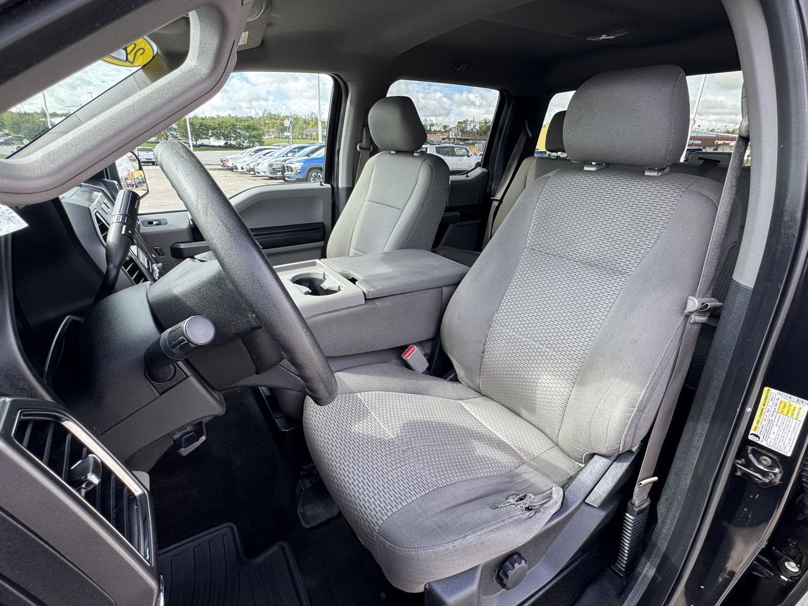 2015 Ford F-150 XLT photo 2