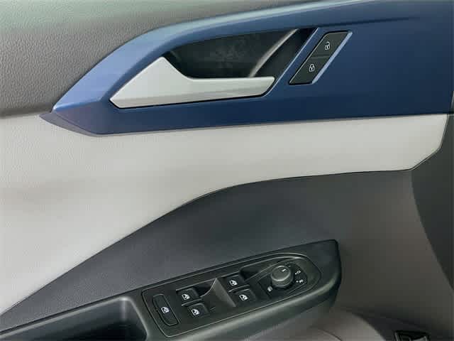 2022 Volkswagen Taos SE photo 17