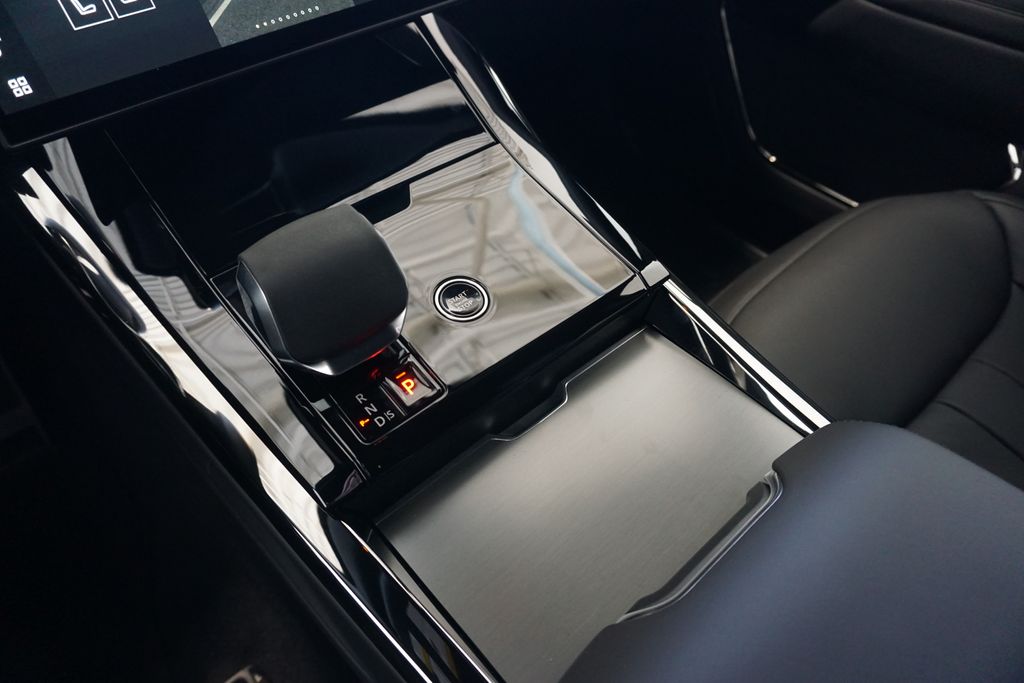 2025 Land Rover Range Rover Sport SE photo 14