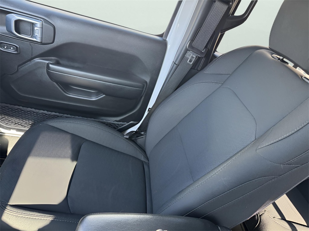 2021 Jeep Gladiator Willys photo 16