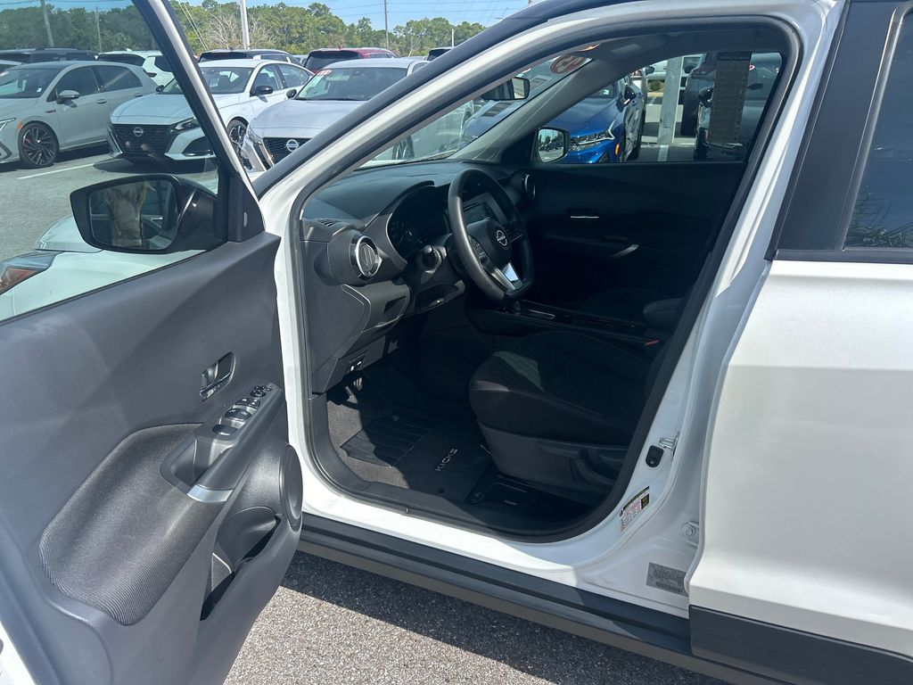 2023 Nissan Kicks SV photo 11