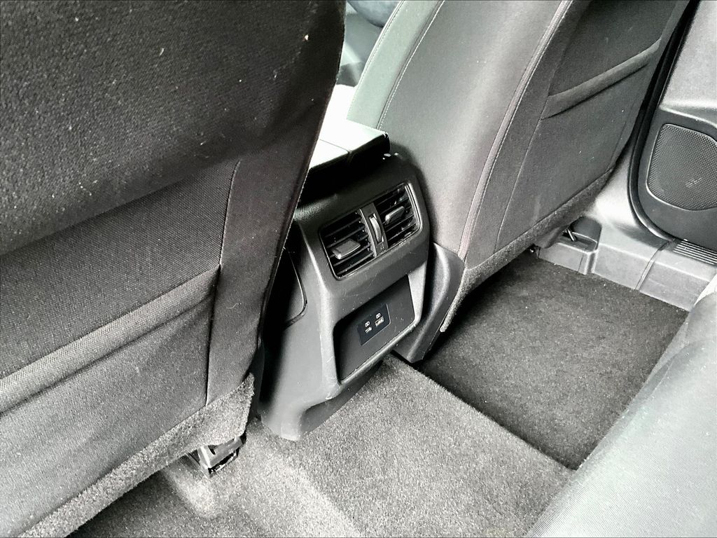 2021 Nissan Rogue SV photo 21