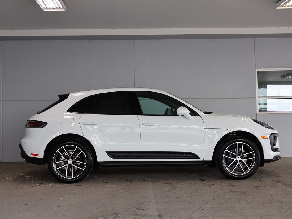 2025 Porsche Macan T photo 8