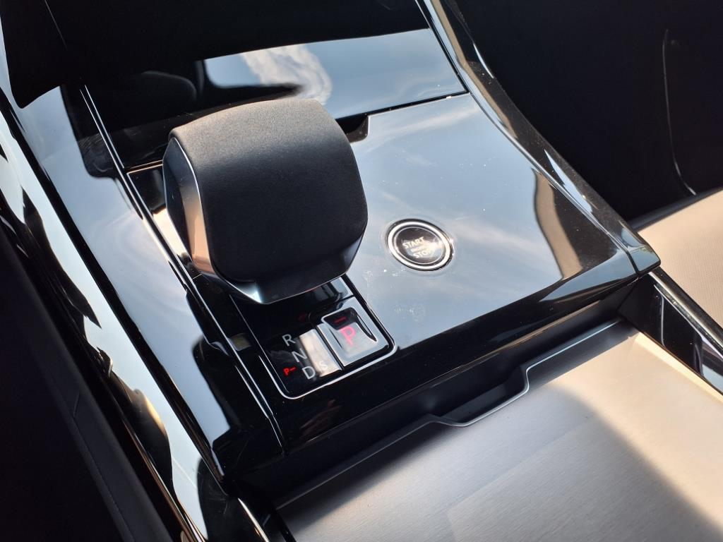 2025 Land Rover Range Rover Sport SE photo 13