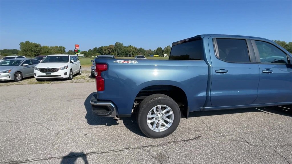 2024 Chevrolet Silverado 1500 LT photo 7