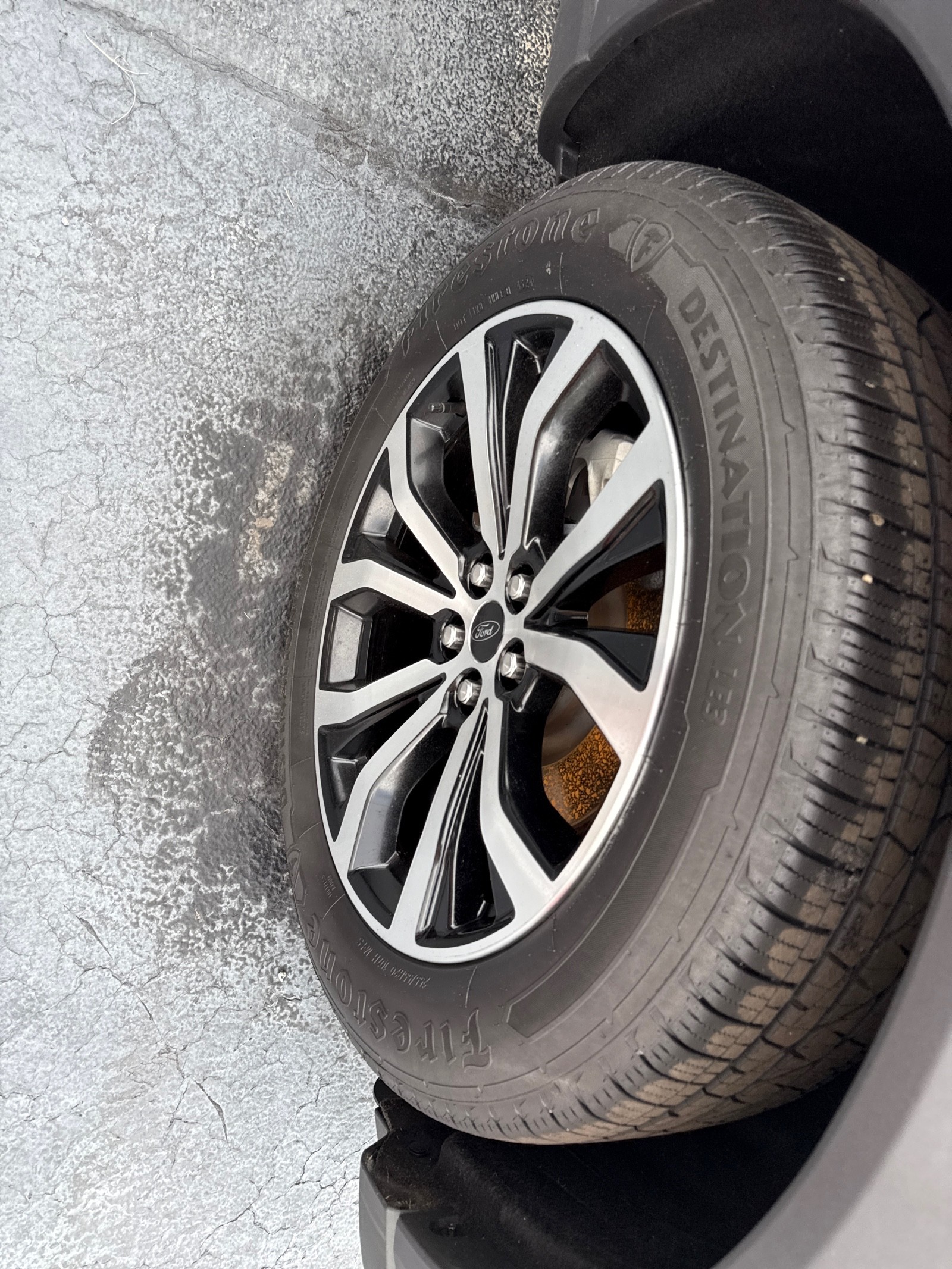 2021 Ford Explorer ST photo 3