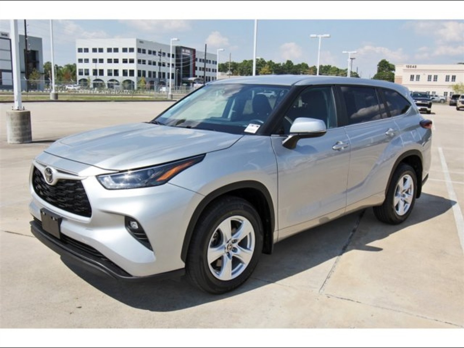 2024 Toyota Highlander LE - 1