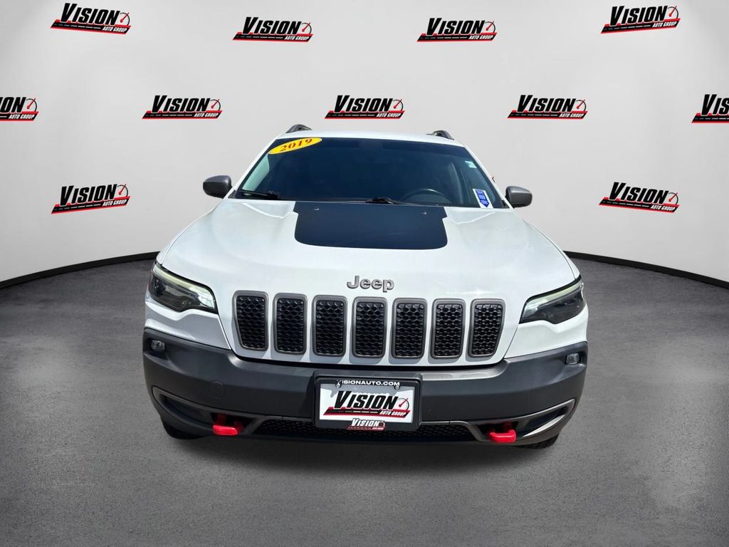 2019 Jeep Cherokee Trailhawk photo 2