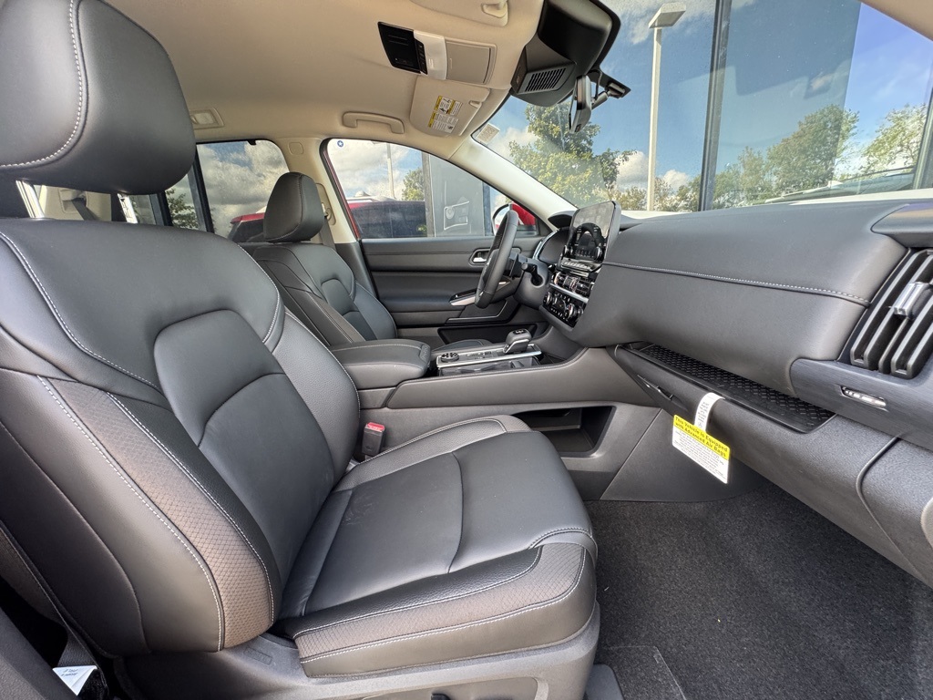 2025 Nissan Pathfinder SL photo 22