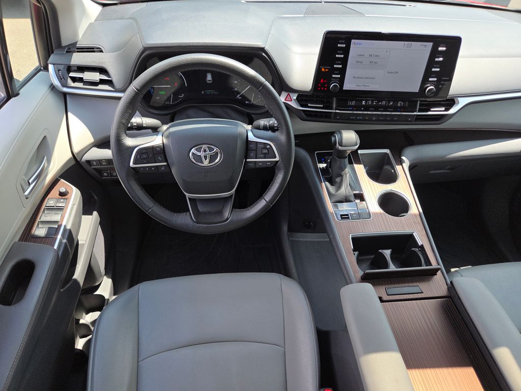 2023 Toyota Sienna XLE photo 16