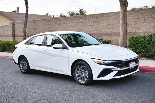 Used 2024 White Hyundai SEL image 5