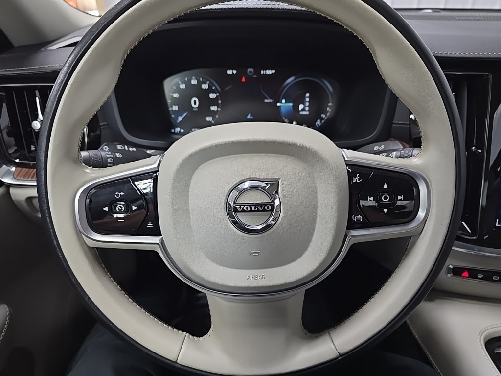 2019 Volvo S60 T8 Inscription photo 19