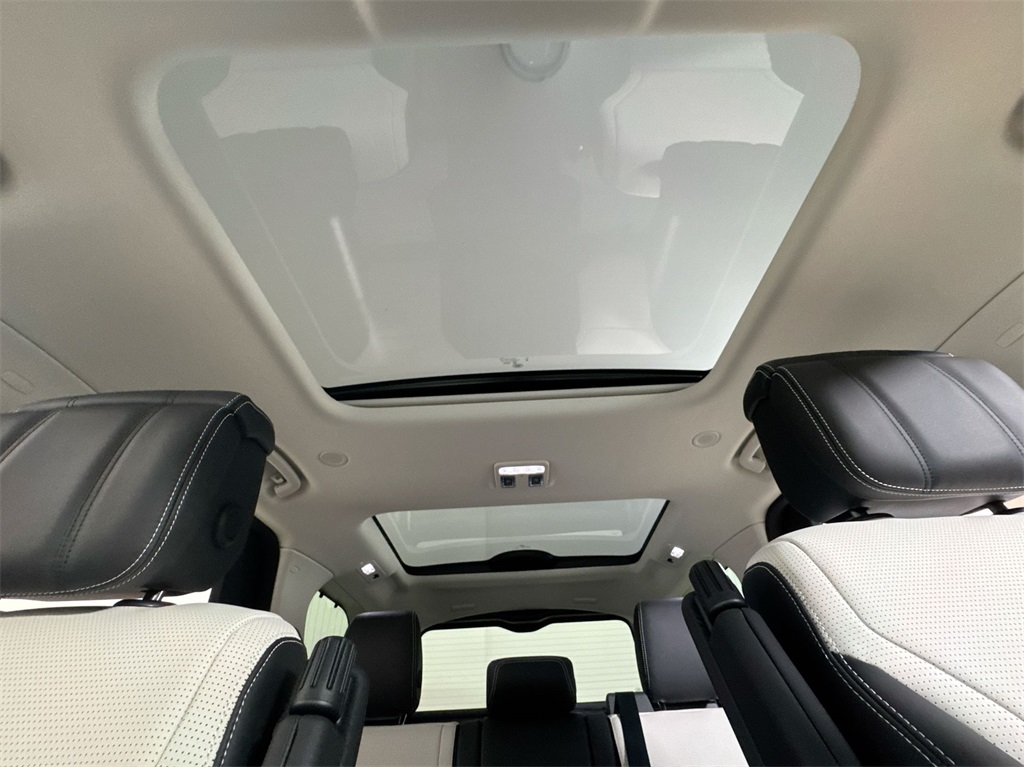2025 Land Rover Discovery SE photo 18