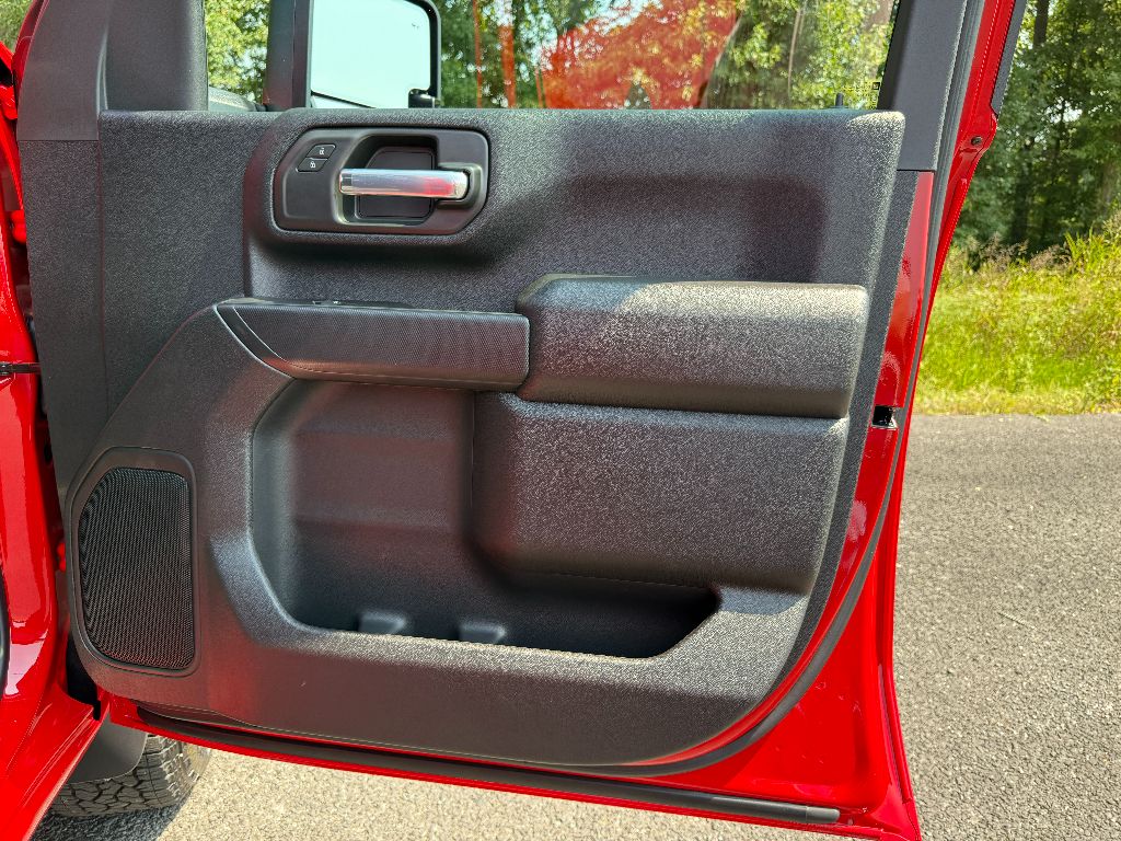 2025 Chevrolet Silverado 2500HD Custom photo 27