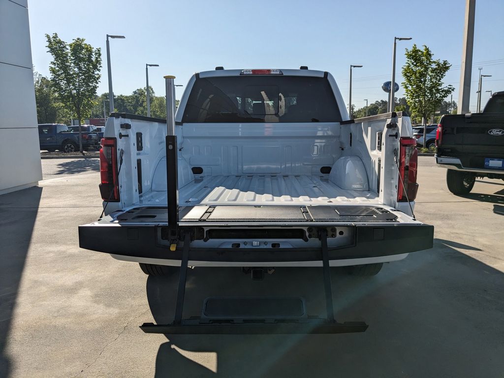2025 Ford F-150 XLT photo 12