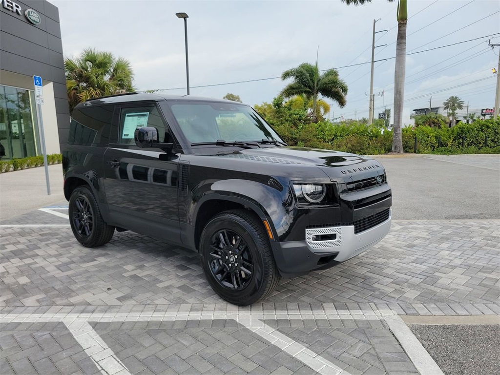 2025 Land Rover Defender 90 S photo 7