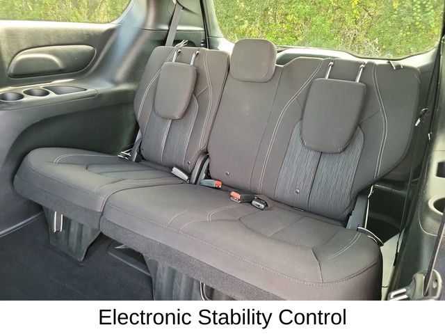 2020 Chrysler Pacifica Touring photo 14