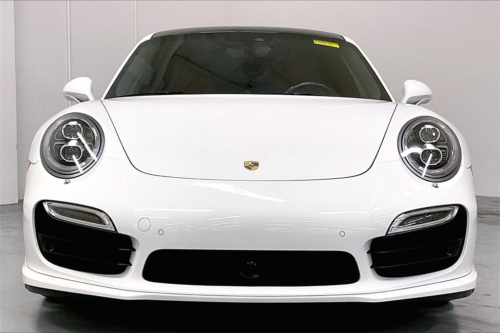 2016 Porsche 911 Turbo photo 2