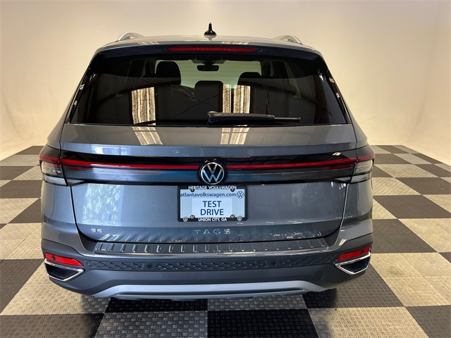 2025 Volkswagen Taos SE photo 3