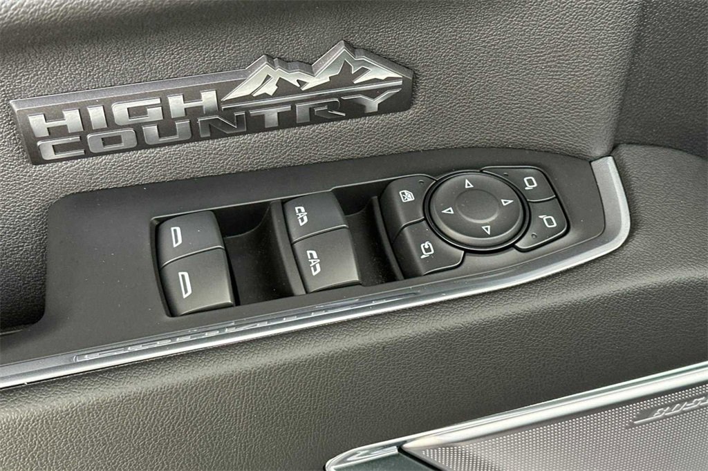 2023 Chevrolet Silverado 1500 High Country photo 12