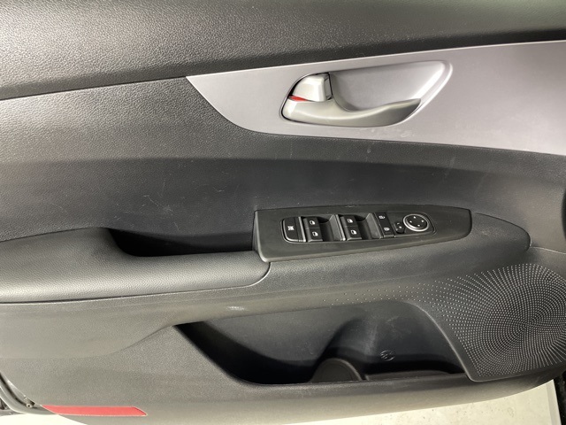 2024 Kia Forte LXS photo 12