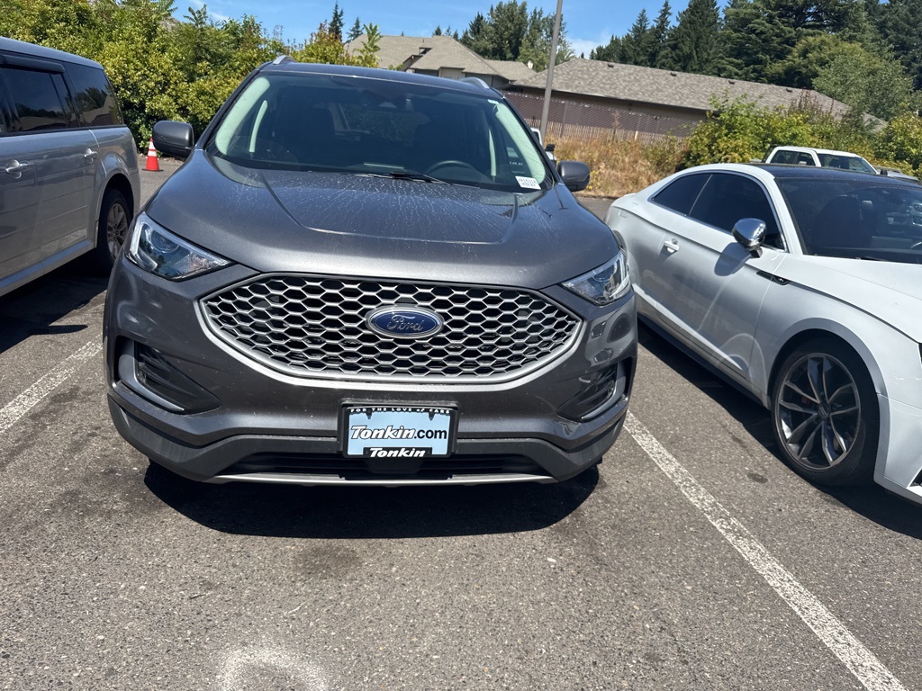 2023 Ford Edge SEL photo 2