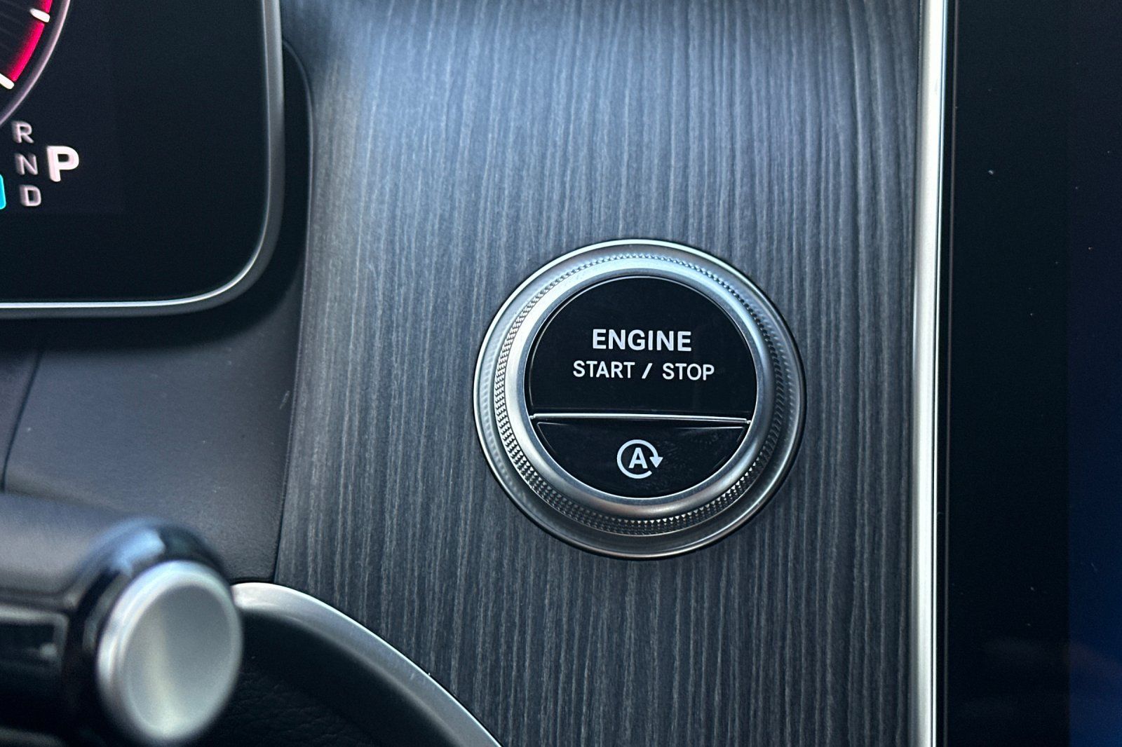 2025 Mercedes Benz GLC 300 photo 17