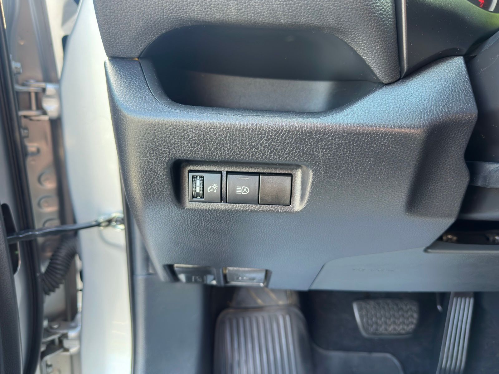 2021 Toyota RAV4 LE photo 9