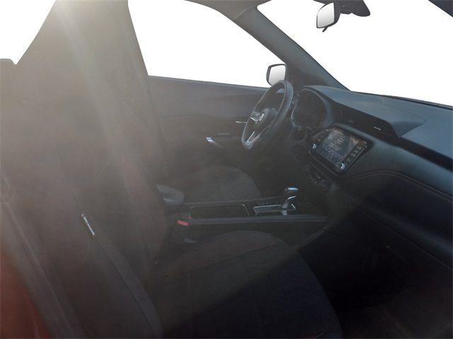 2021 Nissan Kicks SR photo 12