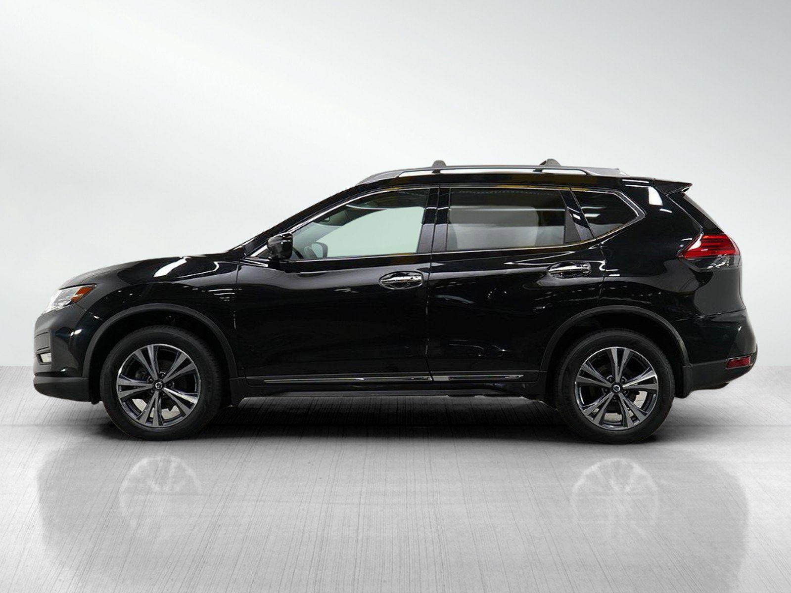 Used 2017 Nissan Rogue SL with VIN 5N1AT2MV0HC790922 for sale in Burnsville, Minnesota