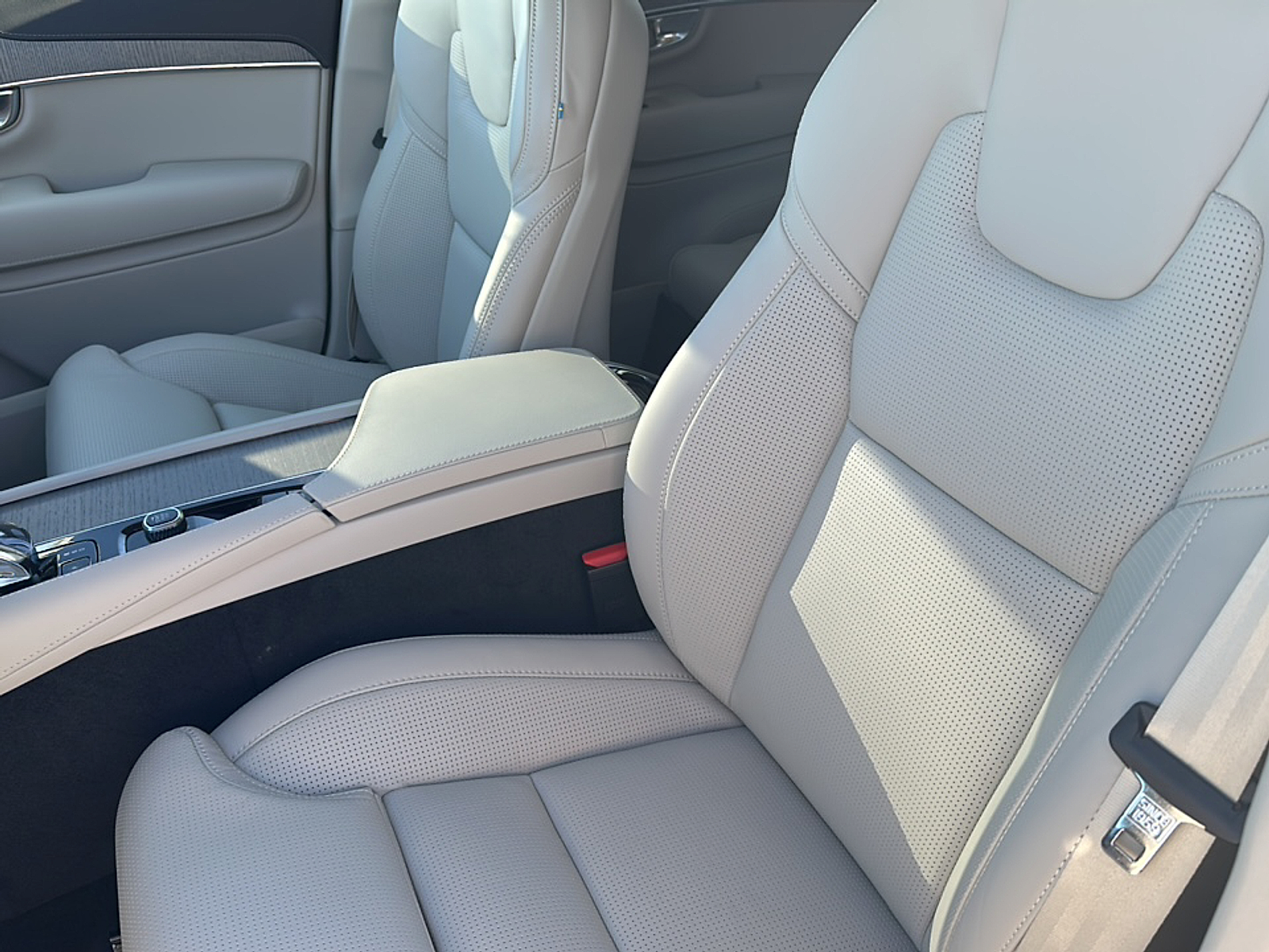 2025 Volvo XC90 AWD photo 4