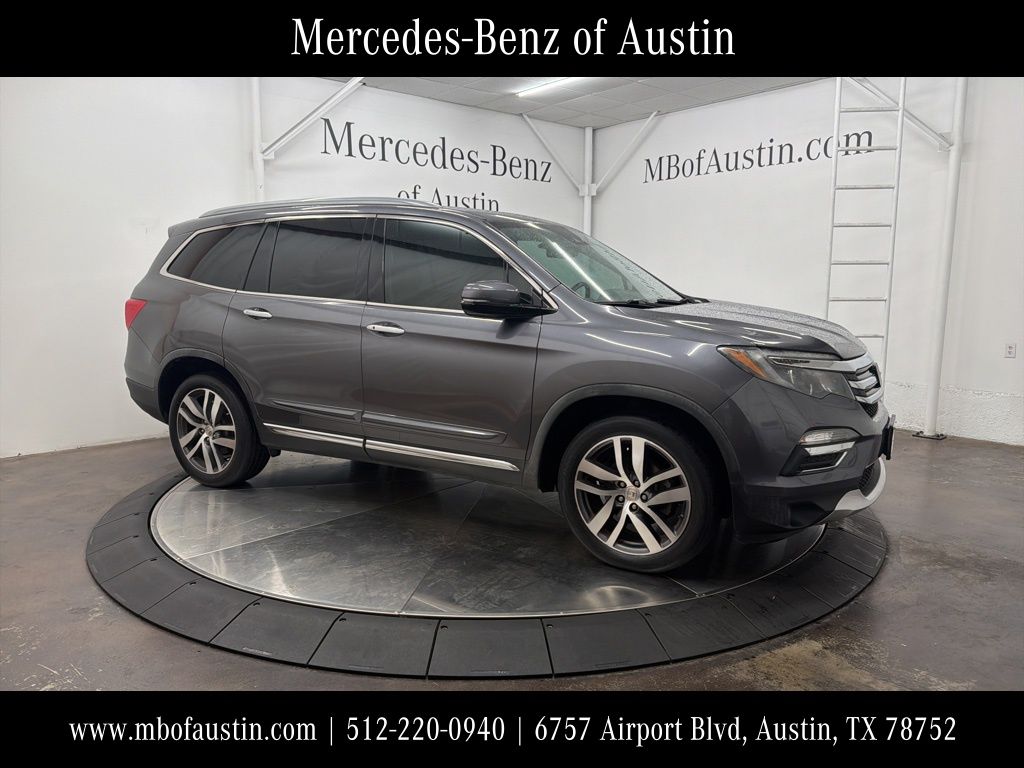 2017 Honda Pilot Elite's photo