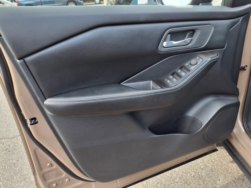 2025 Nissan Rogue SV photo 9